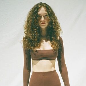 GIL RODRIGUEZ El Tigre Chiquito Long Sleeve Crop Top in Chocolate XS